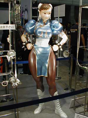 バーチャルゲーム刑事春麗3X歳(ぉ 等身大フィギュア、春麗刑事(300x400 / 20,861 bytes)